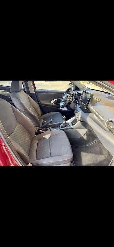 Usata Toyota Yaris 72 CV (52 kW) 2021 Rosso Utilitaria