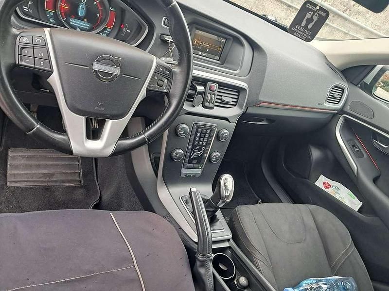 Usata 2012 Volvo V40 R-Design Kinetic Tre volumi | 7500 € (Cara) - Immagine 1/4