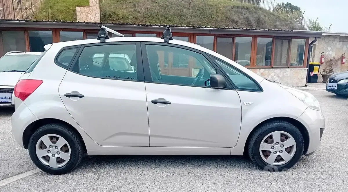 Usata Kia Venga LX 77 CV (56 kW) 2011 Marrone Utilitaria