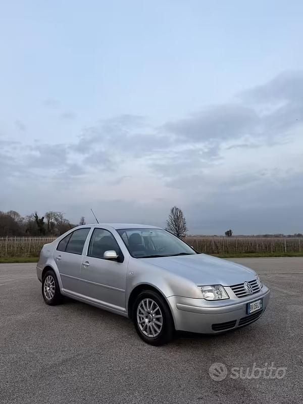 Usata VW Bora 105 CV (77 kW) 2001 Grigio Berlina