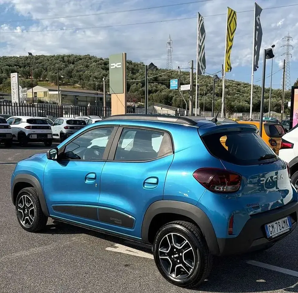 Usata Dacia Spring Comfort Plus 33 kW (45 CV) 2023 Blu/azzurro Utilitaria