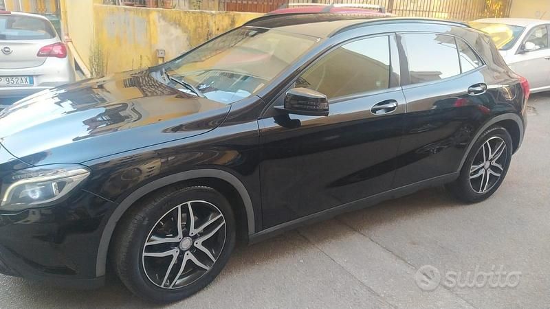 Usata Mercedes GLA200 136 CV (100 kW) 2016 Nero SUV