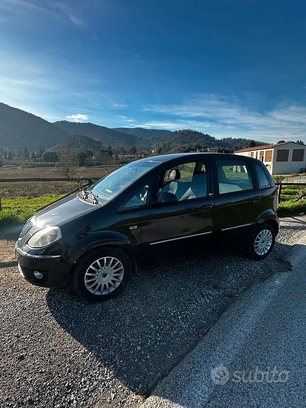 Usata Lancia Musa 95 CV (69 kW) 2011 Marrone Monovolume