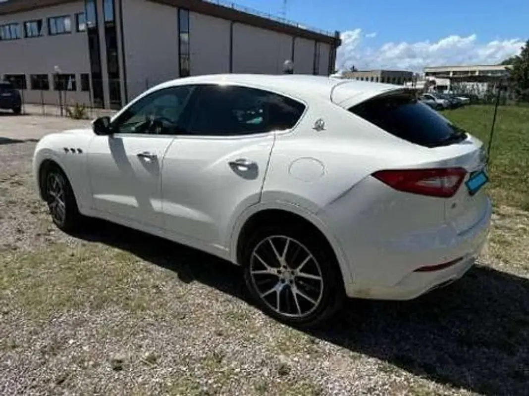 Usata Maserati Levante 275 CV (202 kW) 2017 Bianco SUV