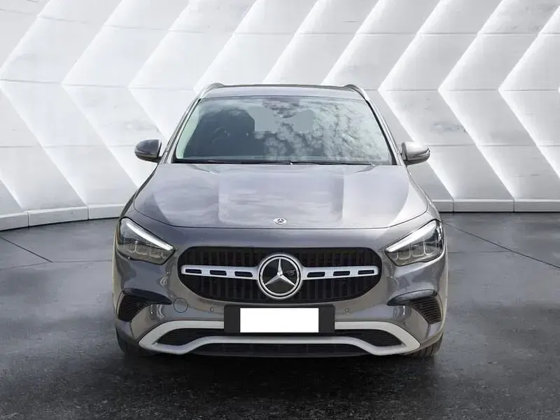 Usata Mercedes GLA180 Advanced 116 CV (85 kW) 2025 Grigio SUV