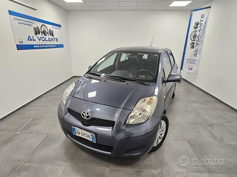 Usata Toyota Yaris 69 CV (50 kW) 2009 Grigio Utilitaria