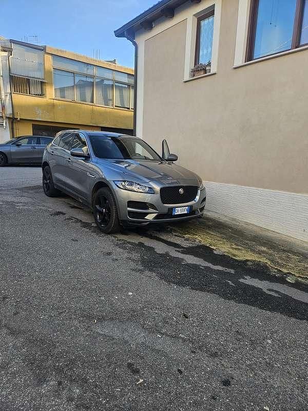 Usata Jaguar F-Pace 179 CV (131 kW) 2022 Argento SUV