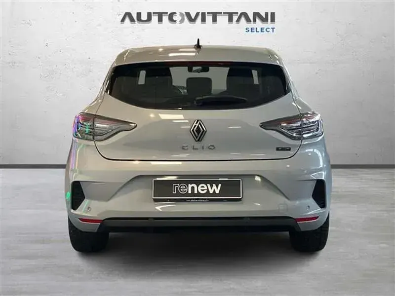 Usata Renault Clio Evolution 145 CV (106 kW) 2023 Grigio chiaro Utilitaria