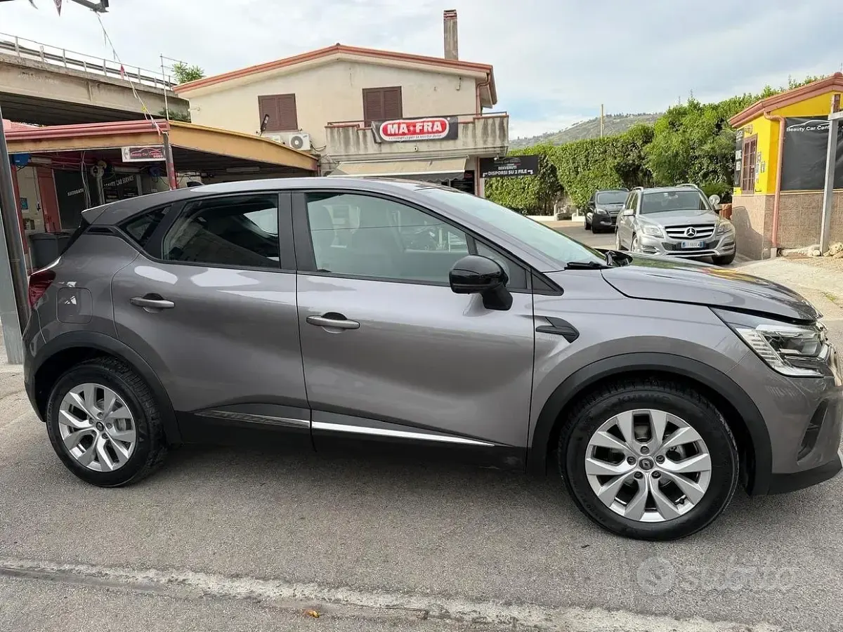 Usata Renault Captur Life 116 CV (85 kW) 2020 Grigio SUV