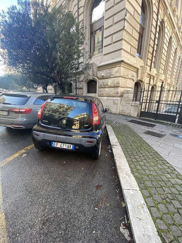 Usata Peugeot 107 Active 68 CV (50 kW) 2010 Nero Utilitaria