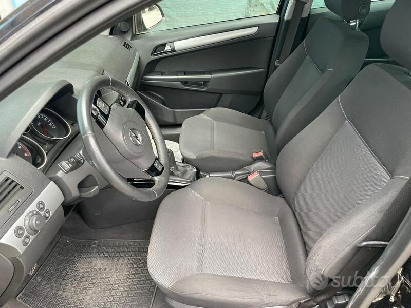 Usata Opel Astra 82 CV (60 kW) 2010 Nero Station wagon