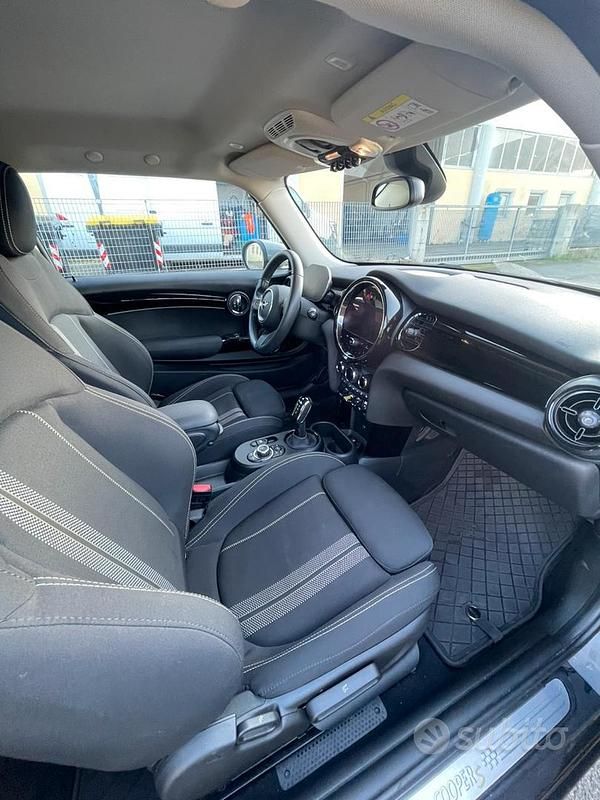 Usata Mini Cooper SE 75 kW (102 CV) 2023 Grigio Utilitaria
