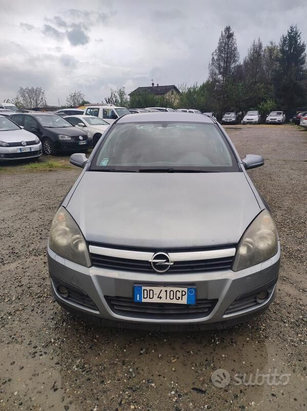 Blu Usata 2006 Opel Astra GTC Enjoy Tre volumi | 2600 € (Cara) - Immagine 1/4
