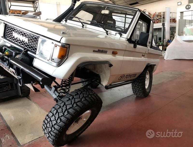 Bianco Usata 1986 Toyota Land Cruiser | 17.000 € - Immagine 1/4