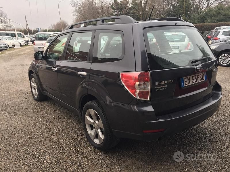Usata Subaru Forester Comfort 146 CV (107 kW) 2012 Nero SUV