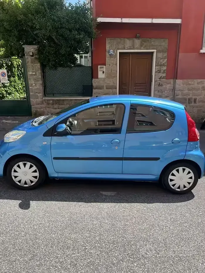 Käytetty Peugeot 107 68 HP (50 kW) 2008 Sininen Viistoperä