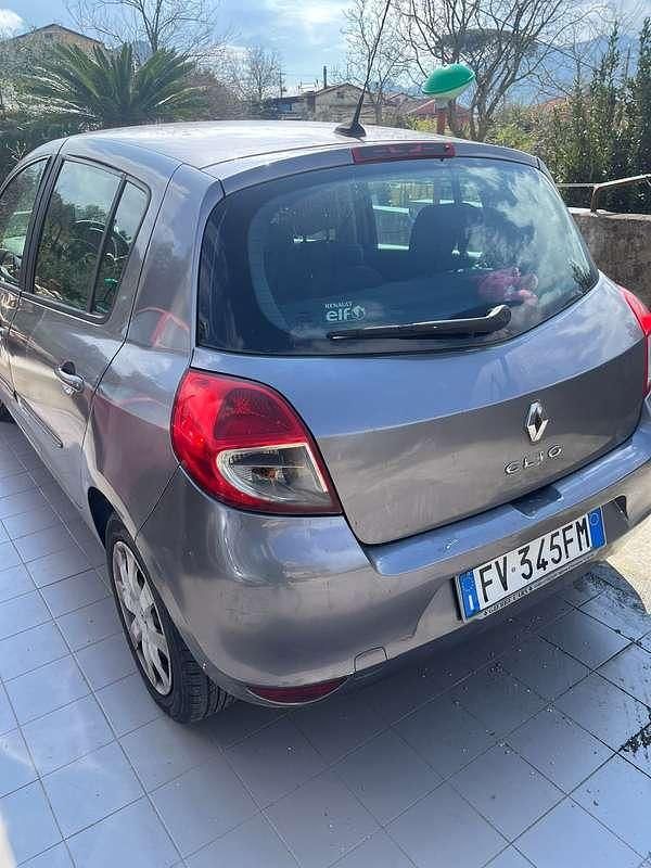 Usata Renault Clio III 68 CV (50 kW) 2010 Berlina
