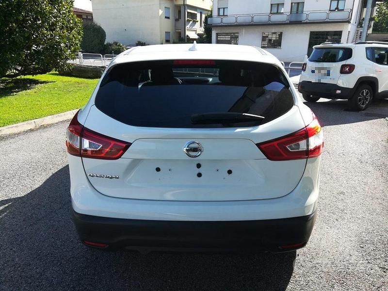 Usata Nissan Qashqai Acenta 116 CV (85 kW) 2017 Bianco pastello SUV