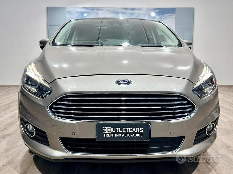 Usata Ford S-MAX Titanium 150 CV (110 kW) 2017 Grigio Monovolume