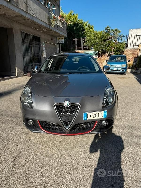 Grigio Usata 2014 Alfa Romeo Giulietta Distinctive Due volumi | 8500 € (Buon prezzo) - Immagine 1/4