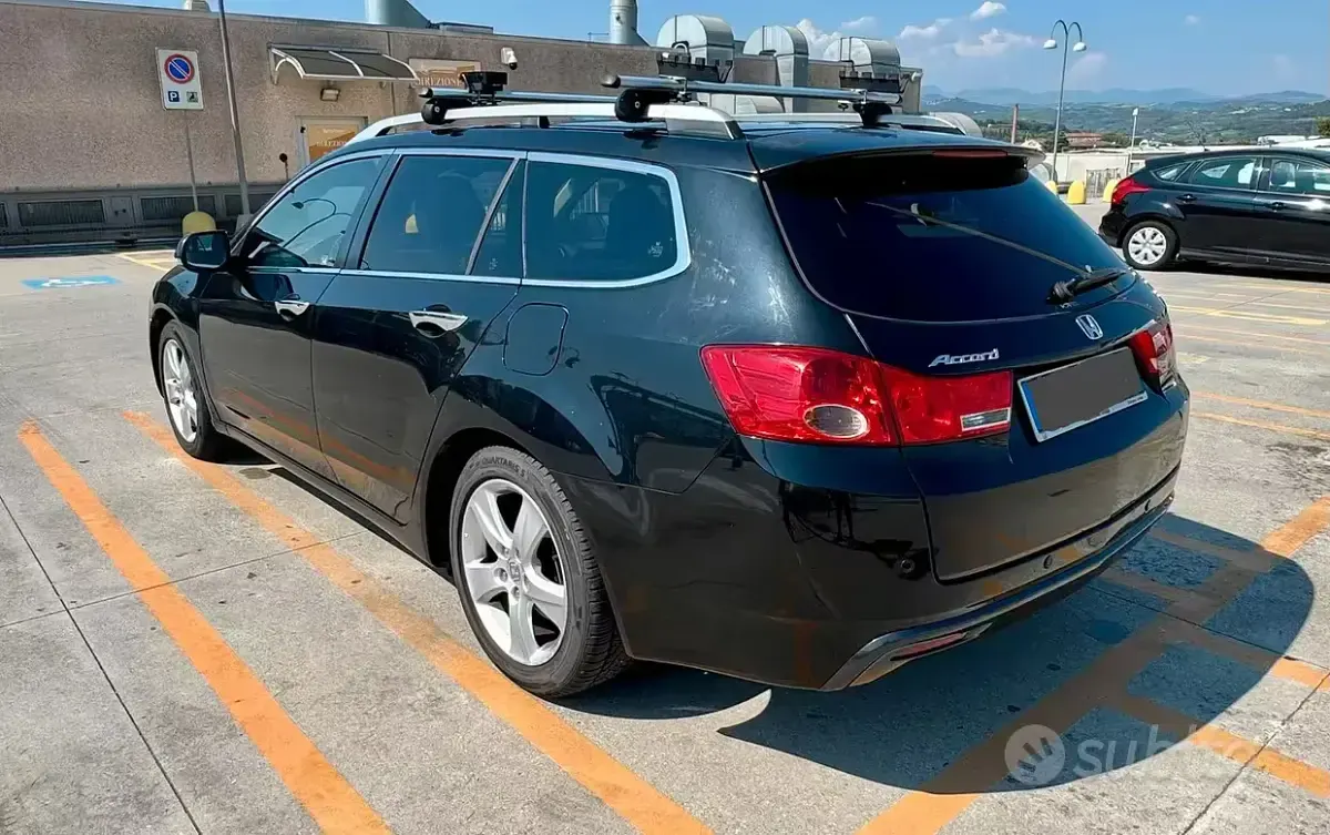 Usata Honda Accord 150 CV (110 kW) 2010 Nero Station wagon