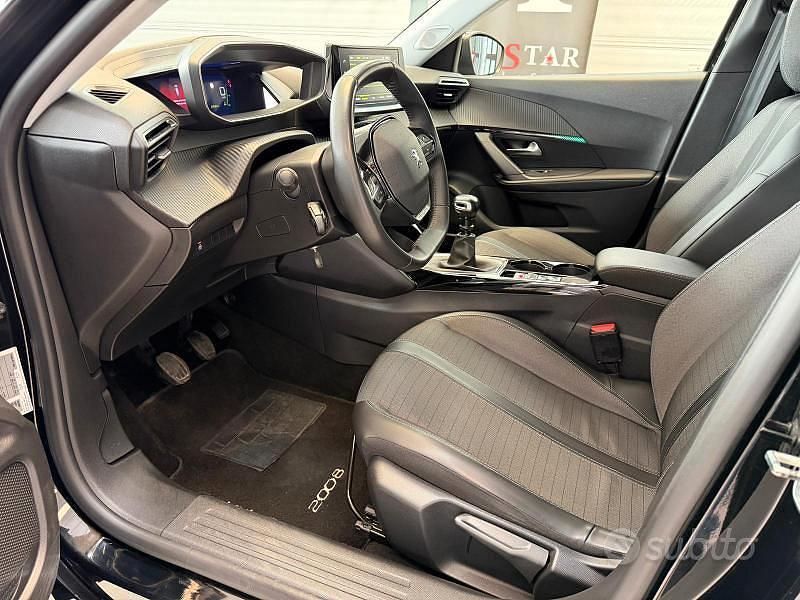 Usata Peugeot 2008 Allure 110 CV (80 kW) 2021 Nero SUV