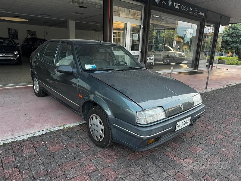 Grigio Usata 1989 Renault 19 Tre volumi | 1500 € - Immagine 1/4
