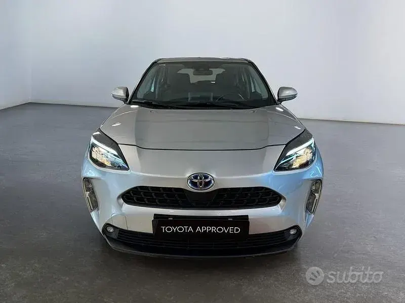 Usata Toyota Yaris Cross Active 116 CV (85 kW) 2023 Grigio SUV