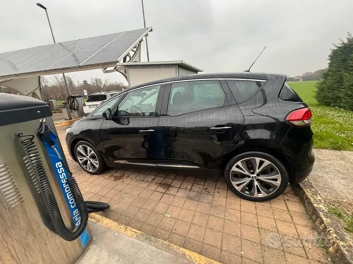 Usata Renault Scénic III 110 CV (80 kW) 2017 Nero Monovolume