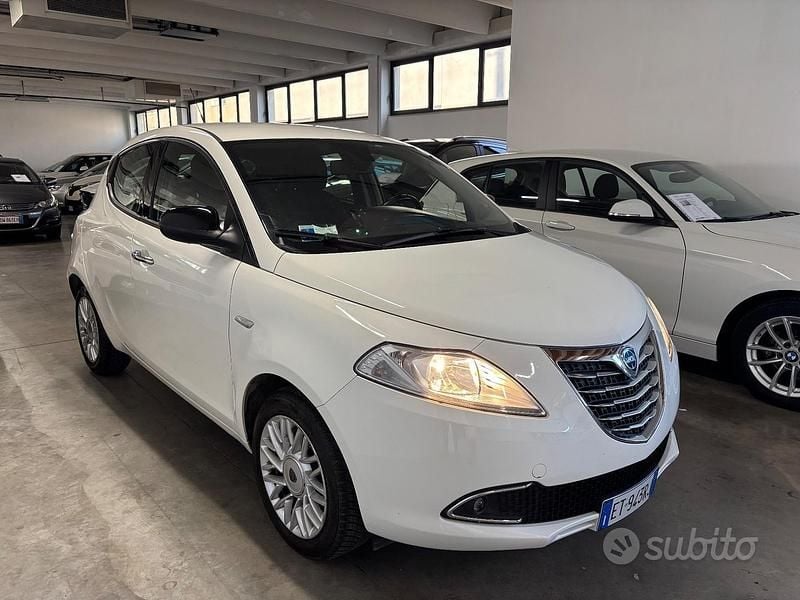 Usata Lancia Ypsilon Platinum 95 CV (69 kW) 2013 Bianco Utilitaria