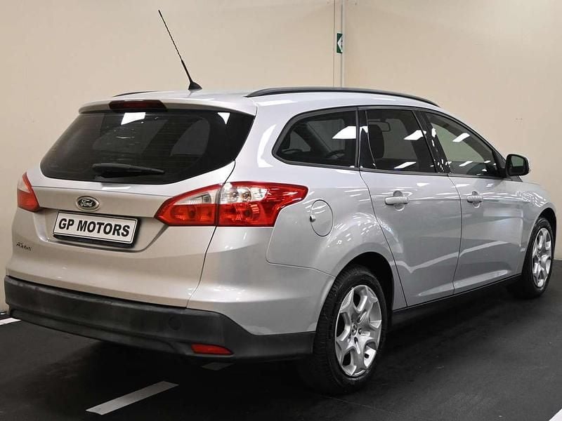 Usata Ford Focus 120 CV (88 kW) 2013 Grigio Station wagon