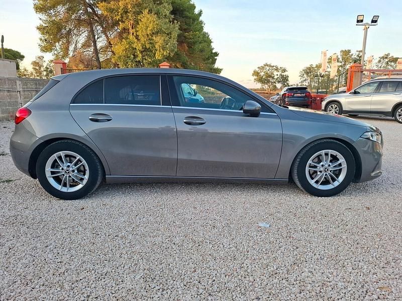 Usata Mercedes A180 116 CV (85 kW) 2018 Grigio Berlina