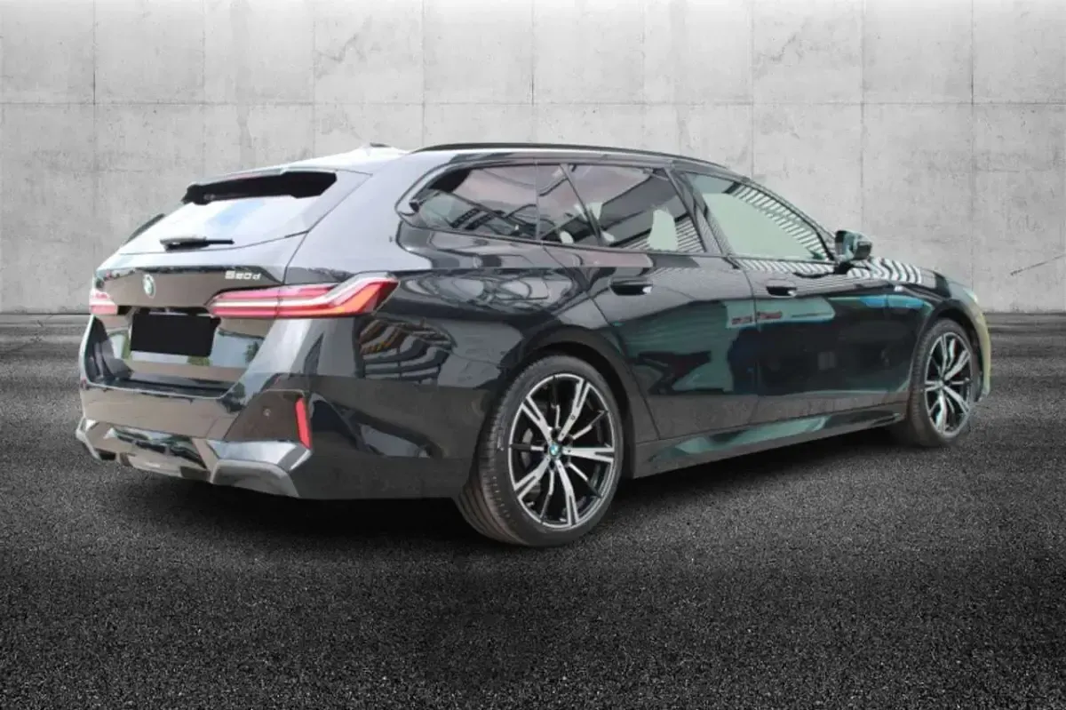 Usata BMW 520 M Sport 197 CV (144 kW) 2025 Nero Station wagon
