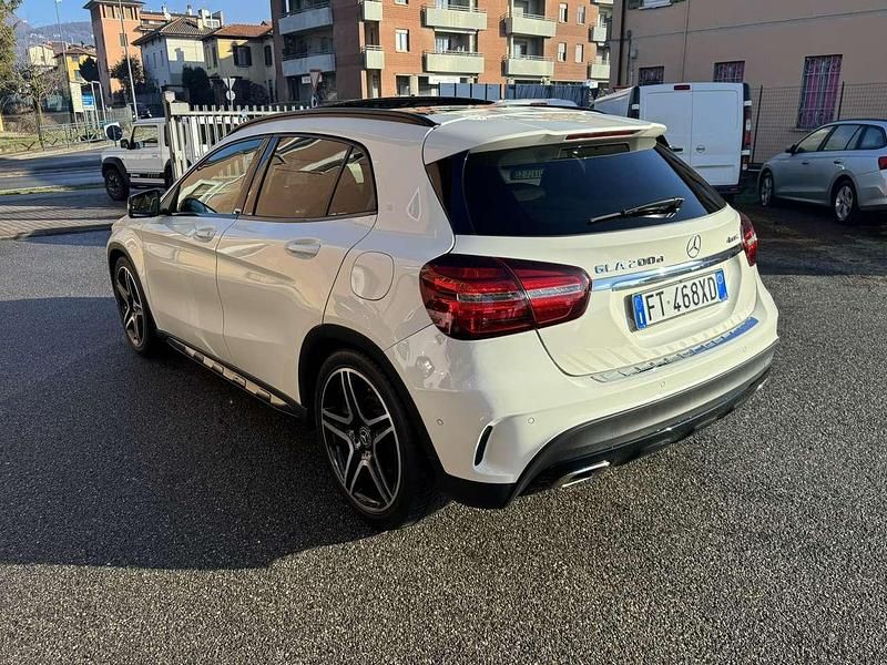 Usata Mercedes GLA200 AMG 136 CV (100 kW) 2018 Bianco SUV