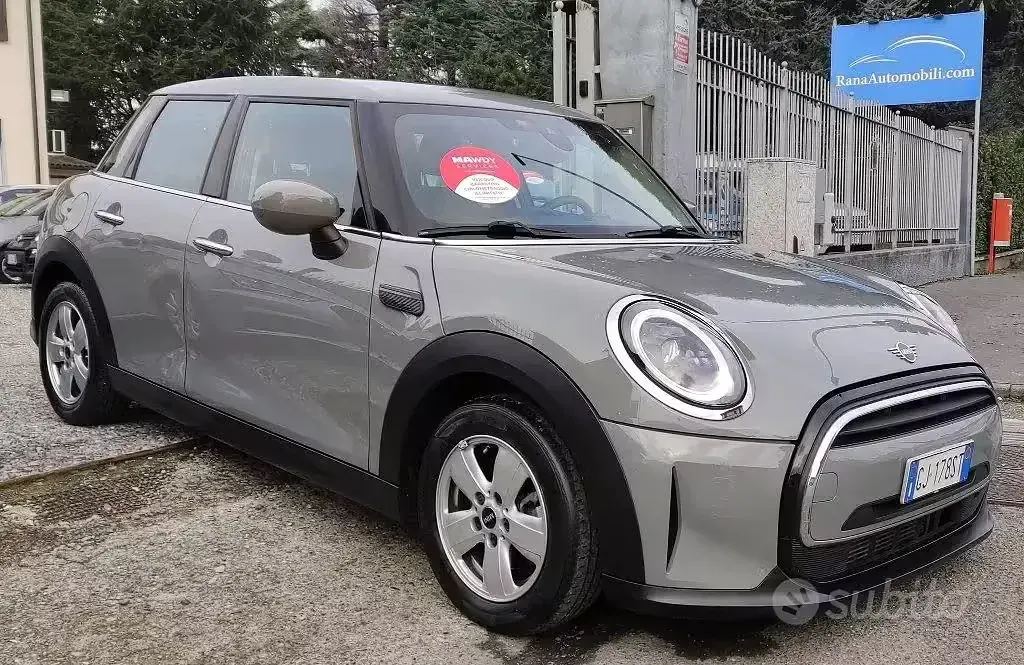 Usado Mini Cooper Classic 75 CV (55 kW) 2022 Gris Utilitario