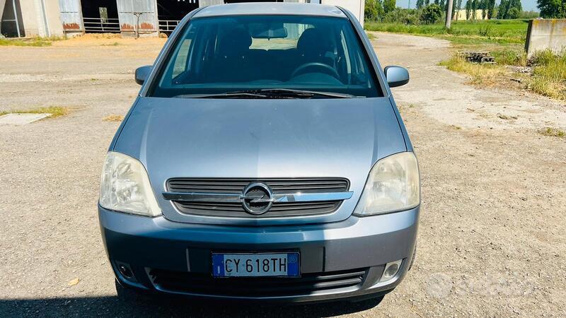 Usato 2005 Opel Meriva 1.4 Benzin 90 CV (2.500 €)