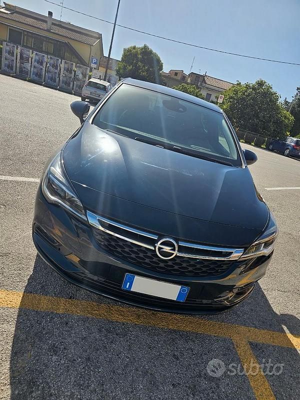 Usata Opel Astra Innovation 110 CV (80 kW) 2019 Verde Berlina