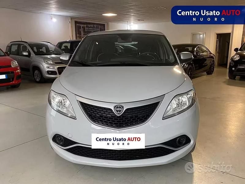 Usata Lancia Ypsilon 69 CV (50 kW) 2017 Grigio Utilitaria
