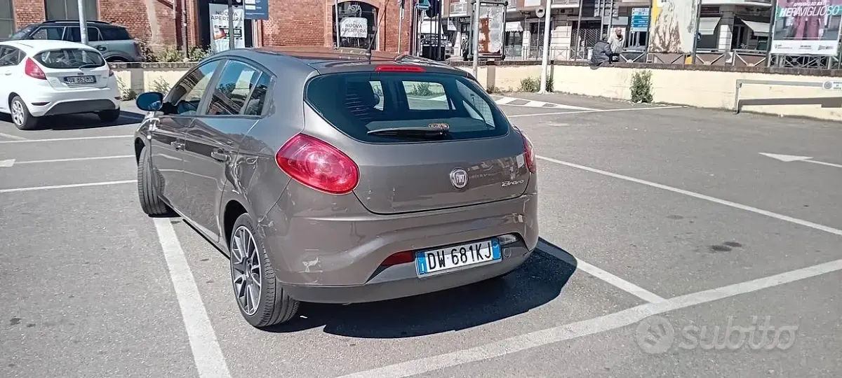 Usata Fiat Bravo 120 CV (88 kW) 2009 Marrone Utilitaria