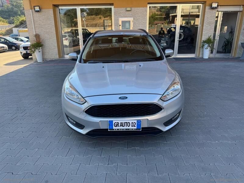 Usata Ford Focus S 120 CV (88 kW) 2015 Grigio Station wagon