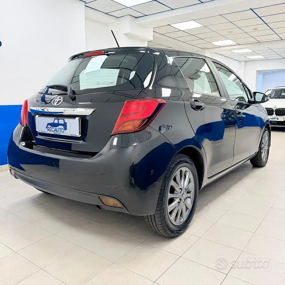 Usata Toyota Yaris Lounge 90 CV (66 kW) 2016 Nero Berlina