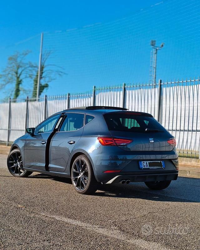 Grigio Usata 2020 Seat Leon Black Edition Tre volumi | 18.500 € (Buon prezzo) - Immagine 1/4