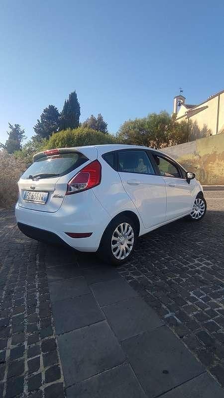 Usata Ford Fiesta 75 CV (55 kW) 2016 Bianco Berlina