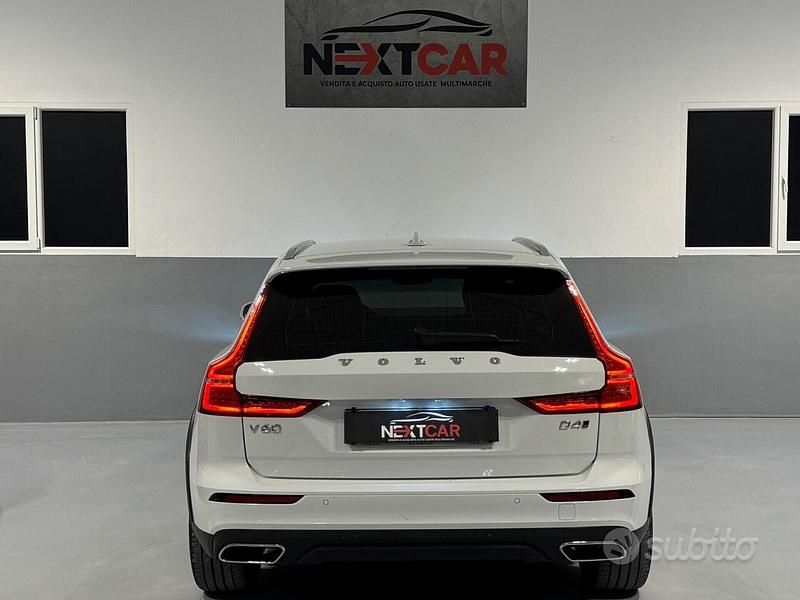 Usata Volvo V60 CC Pro 190 CV (139 kW) 2019 Bianco Station wagon