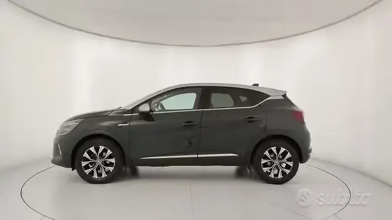 Usata Renault Captur Techno 101 CV (74 kW) 2023 Grigio SUV