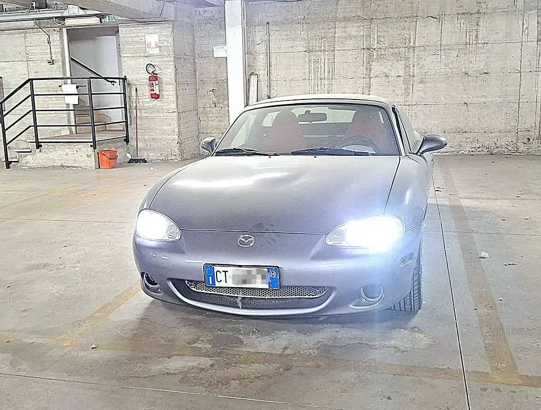 Usata Mazda MX5 148 CV (108 kW) 2004 Argento Cabrio