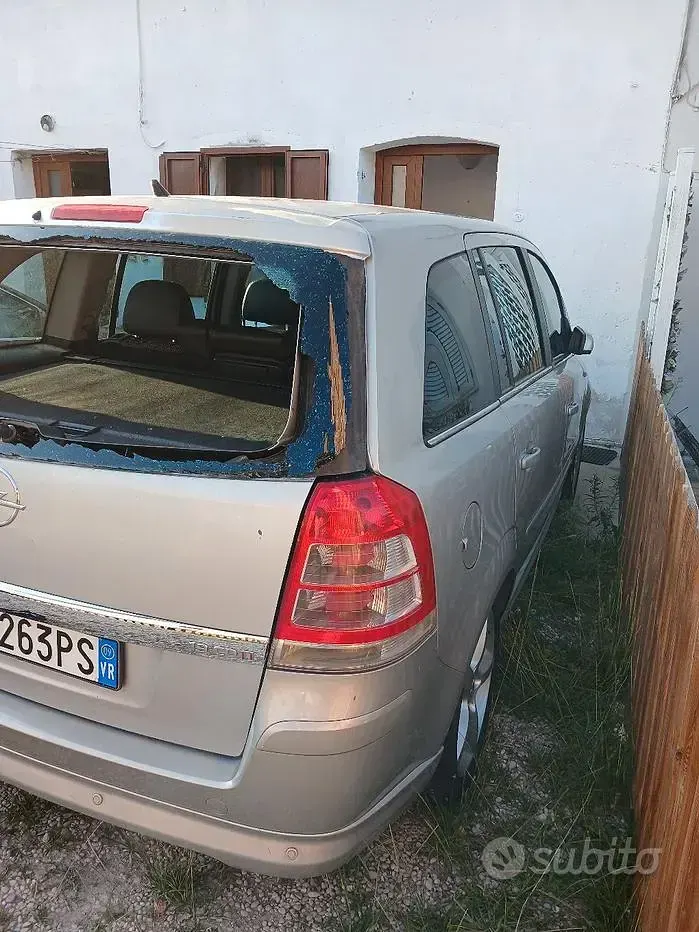 Usata Opel Zafira 150 CV (110 kW) 2009 Monovolume