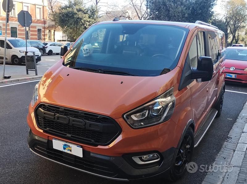 Usata Ford Tourneo Active 170 CV (125 kW) 2022 Arancione Monovolume