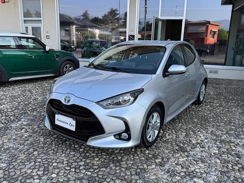 Usata Toyota Yaris Hybrid Business Edition 92 CV (67 kW) 2021 Grigio Berlina