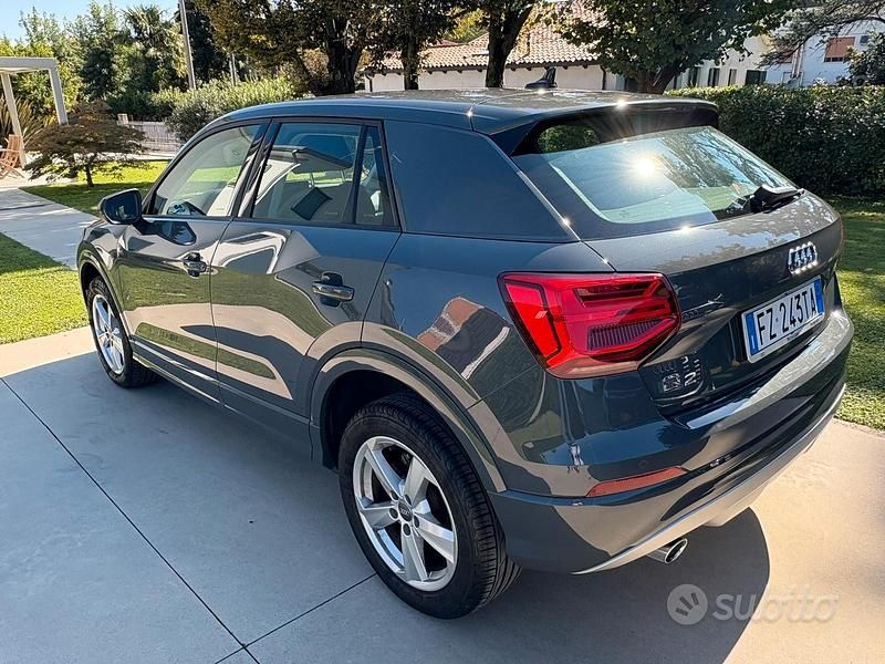 Usata Audi Q2 Admired 116 CV (85 kW) 2019 Grigio SUV